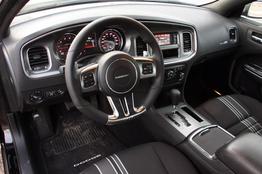  Dodge Charger SRT8 Super Bee 2013 года  (фото 17 из 30)